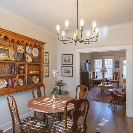 Classic Central Gardens Flat
